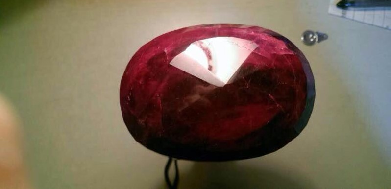 RED SAPPHIRE 3875 carat FOR SALE